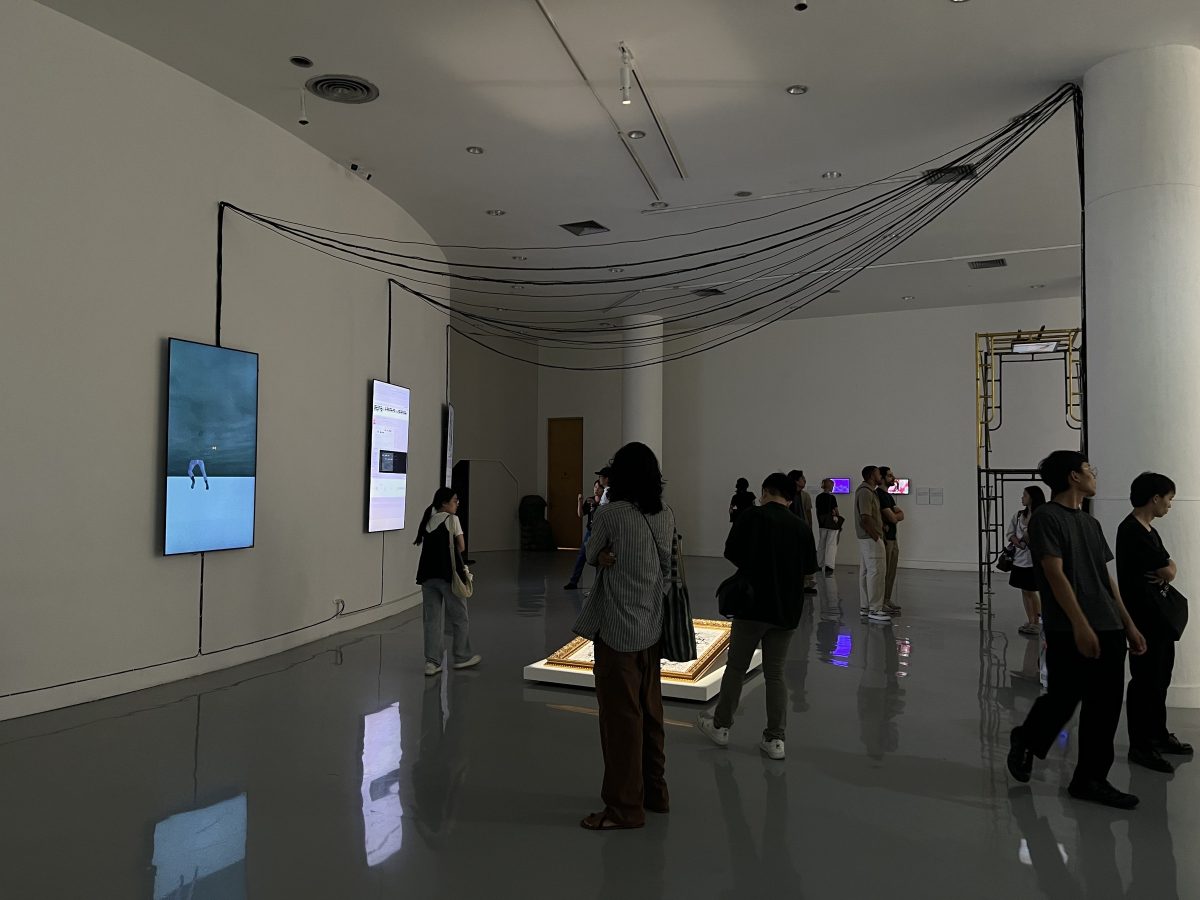 Visitors viewing LUCKY39