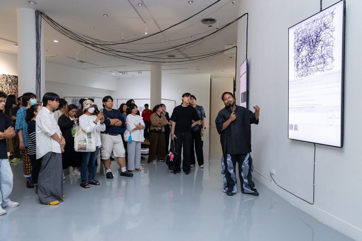 Presentation with visitors in the exhibition space
